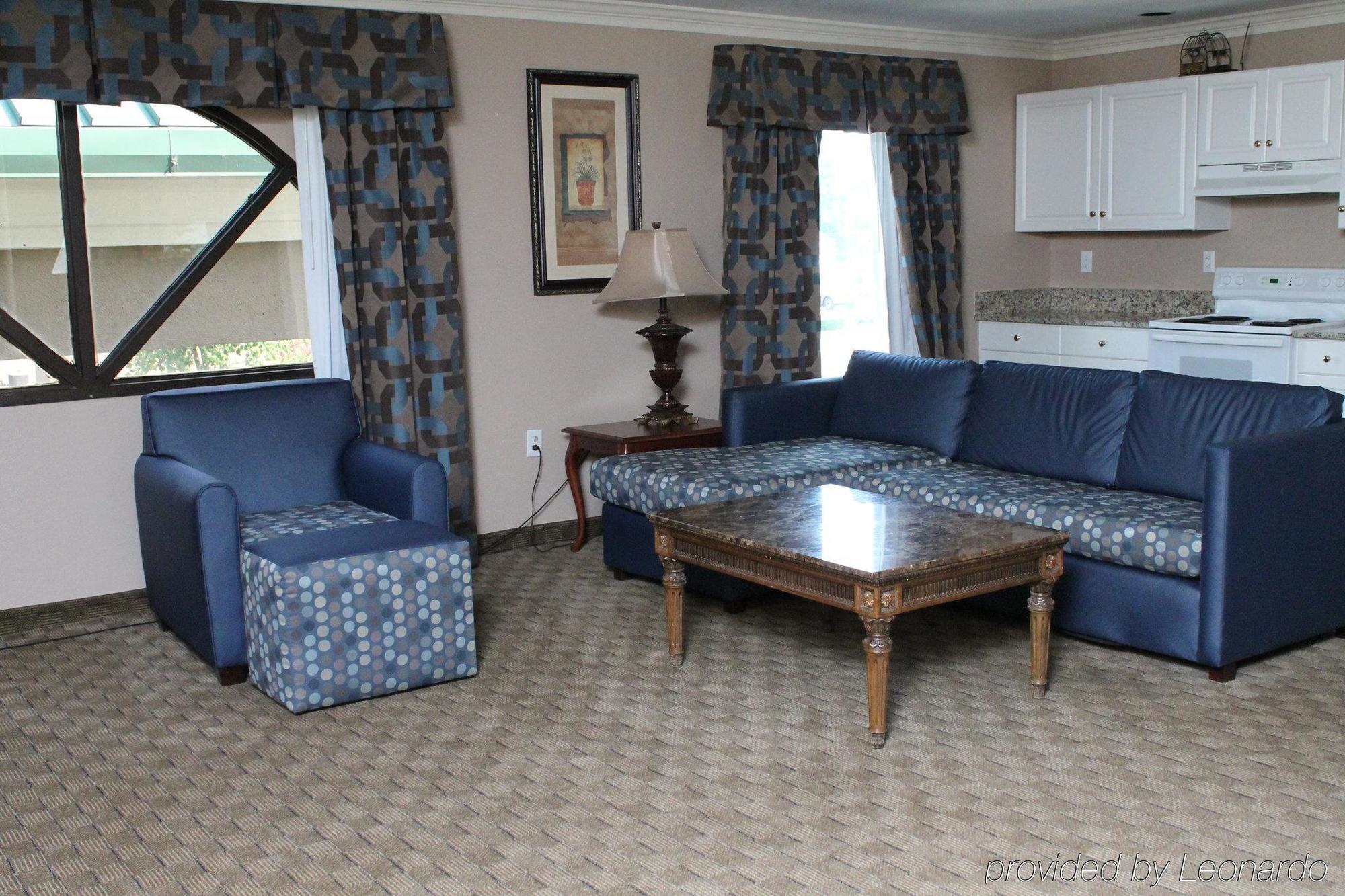 Spring Lake Inn & Suites - Fayetteville Exterior photo